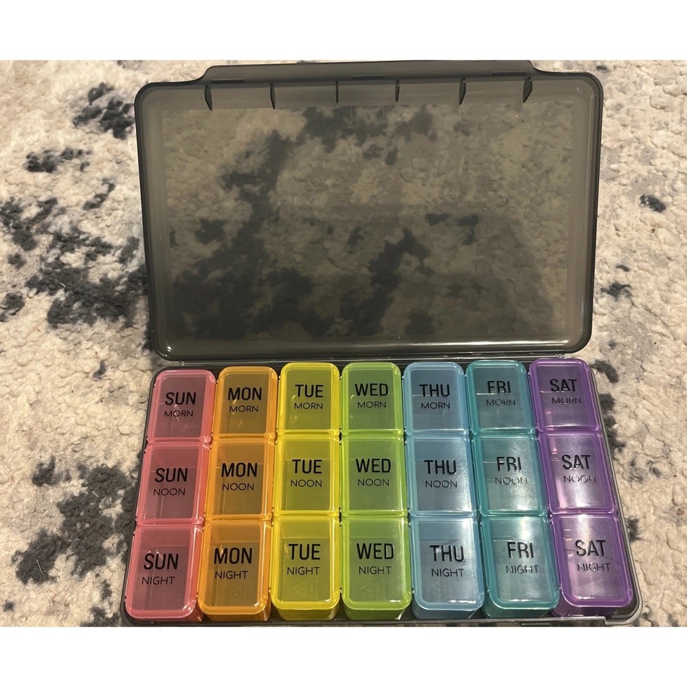 Weekly Pill Boxe Organizer 7 day Three Squares Medicine Case for each day New